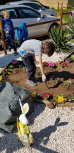 A Forbach, le personnel de Moselis, les locataires et leurs enfants ont créé un magnifique parterre de fleurs à l’entrée du quartier des Douanes